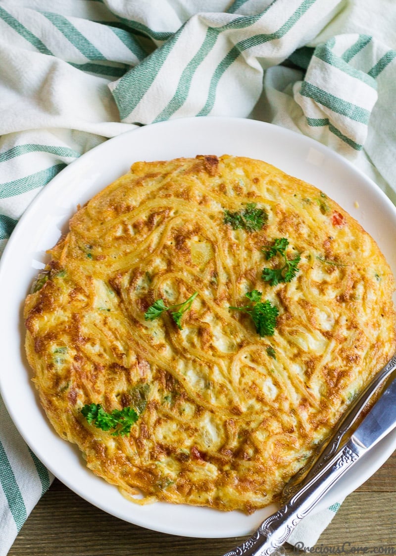 Spaghetti omelette on a plate