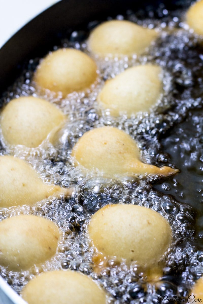 Frying cameroon doughnuts.