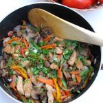 CHICKEN AND MUSHROOM STIR FRY