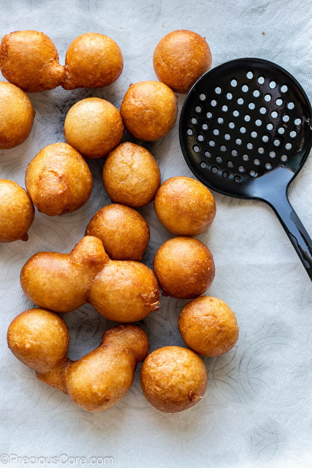 Fried snack on paper towels.