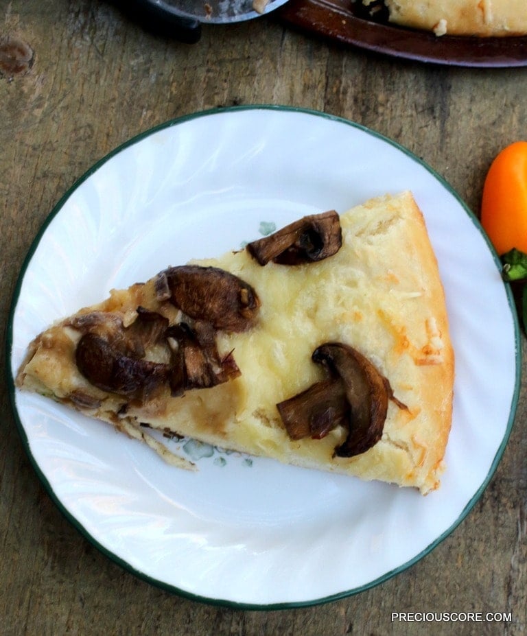 mushroom-pizza-slice