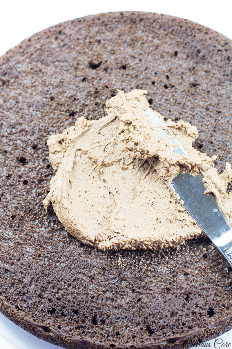 frosting chocolate cake