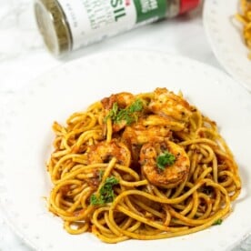 Blackened shrimp pasta - a flavorful pasta dinner made in 30 minutes. So easy, so delicious.