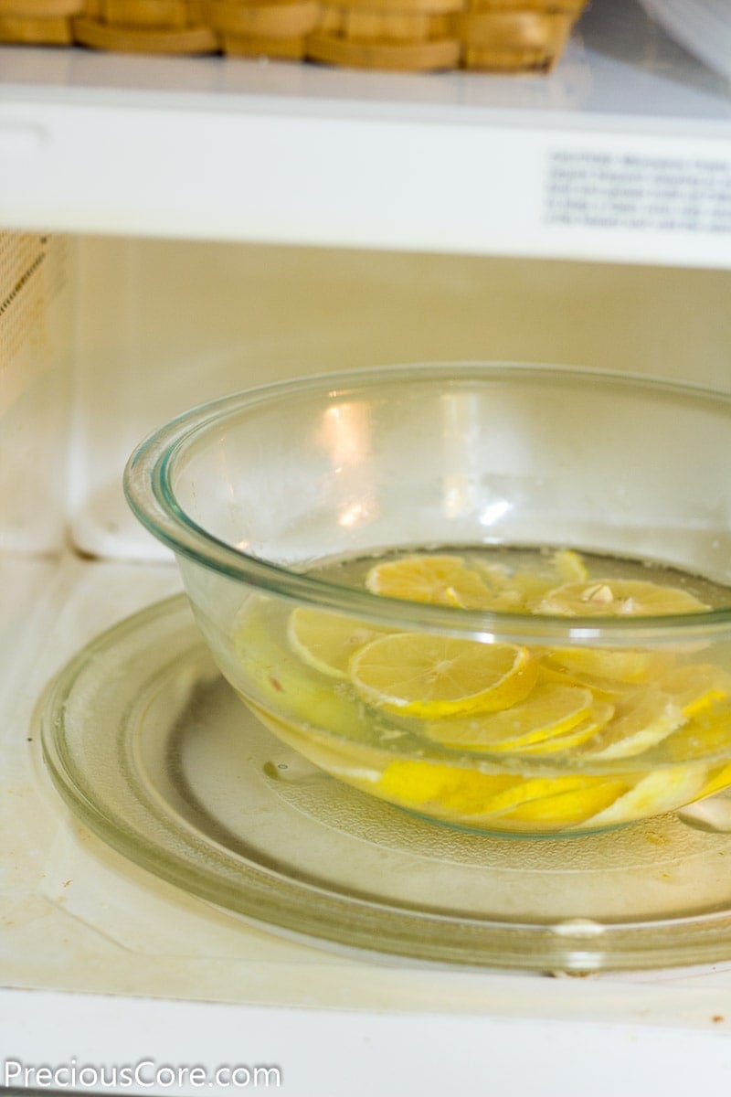 Clean microwave with lemon