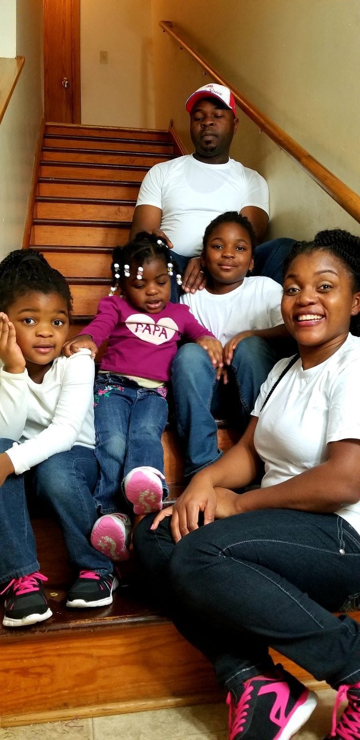 Perfect family pictures with jeans and tees.