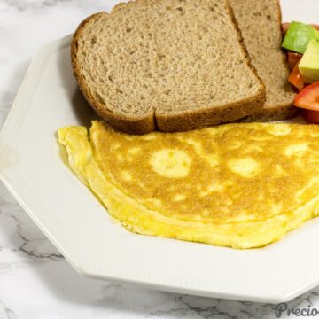 How to make an omelet with cheese. Easy cheese omelette recipe.