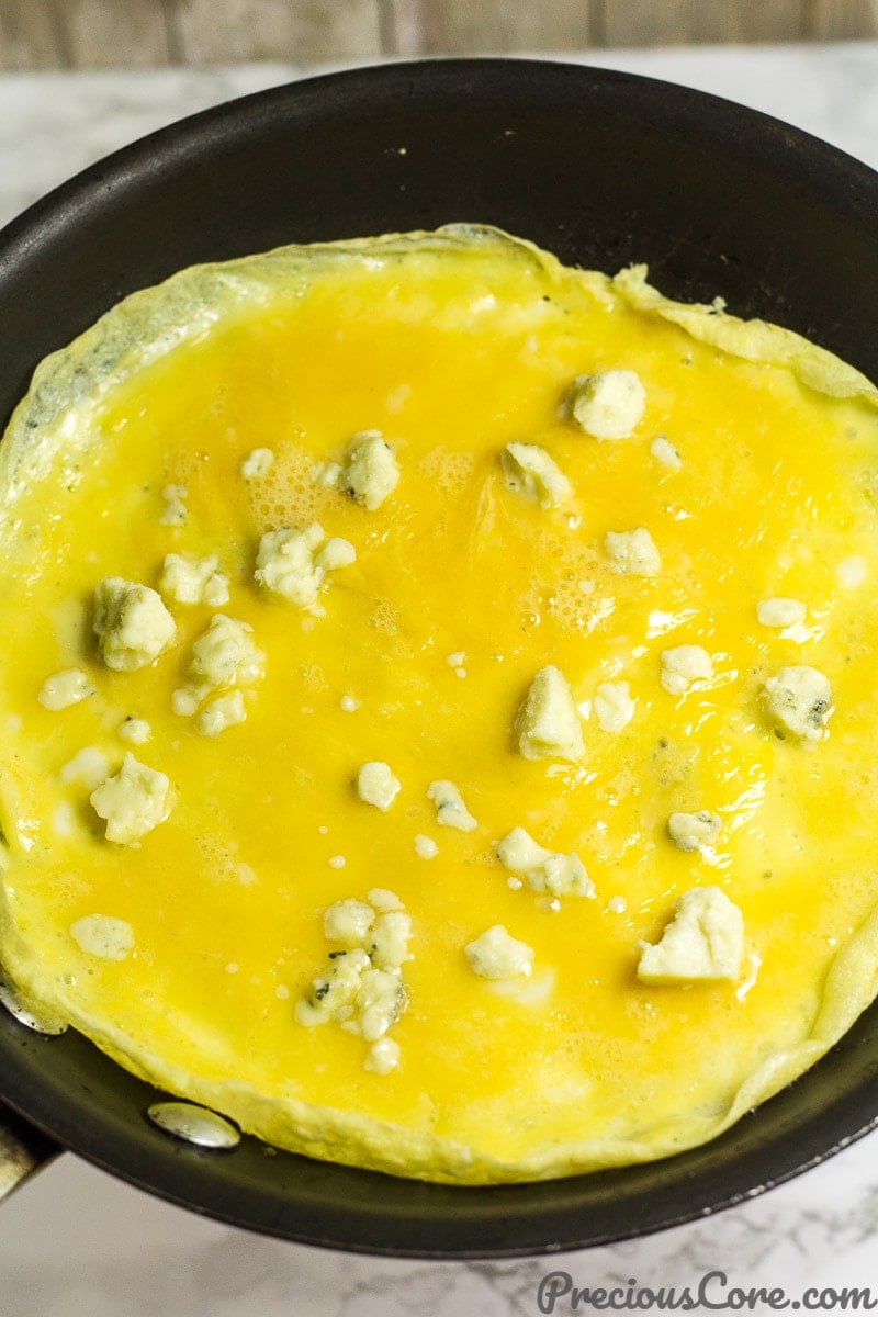 How to make an omelet with cheese - step 3