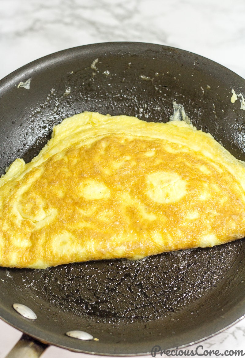 How to make an omelet with cheese - step 4