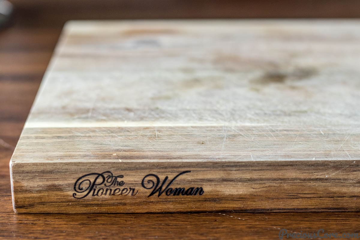 The pioneer woman chopping board