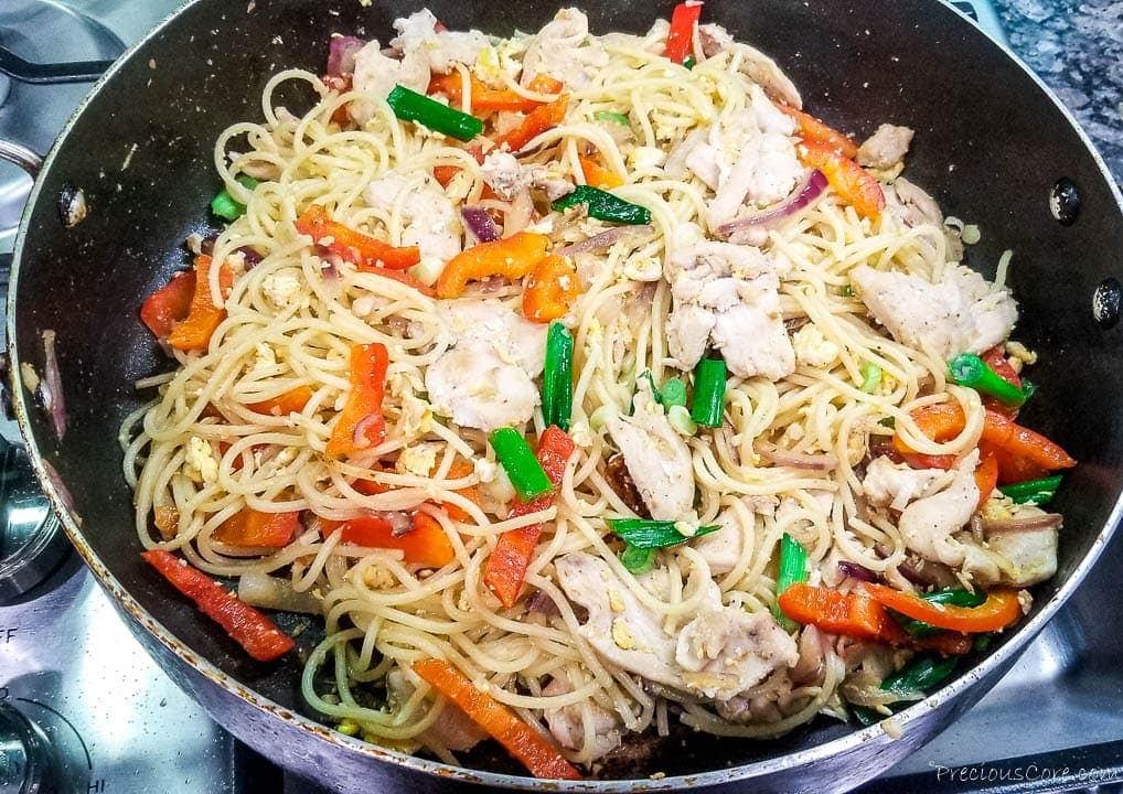 Stir fry with spaghetti and chicken in a pan