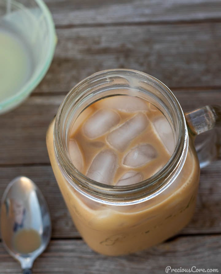 Iced coffee in a mason jar with handle