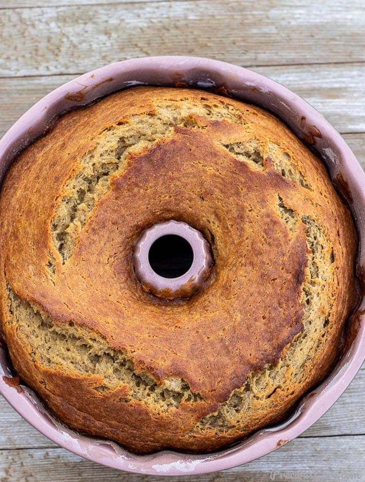 nyligen bakar banan Bundt tårta i en Bundt Pan