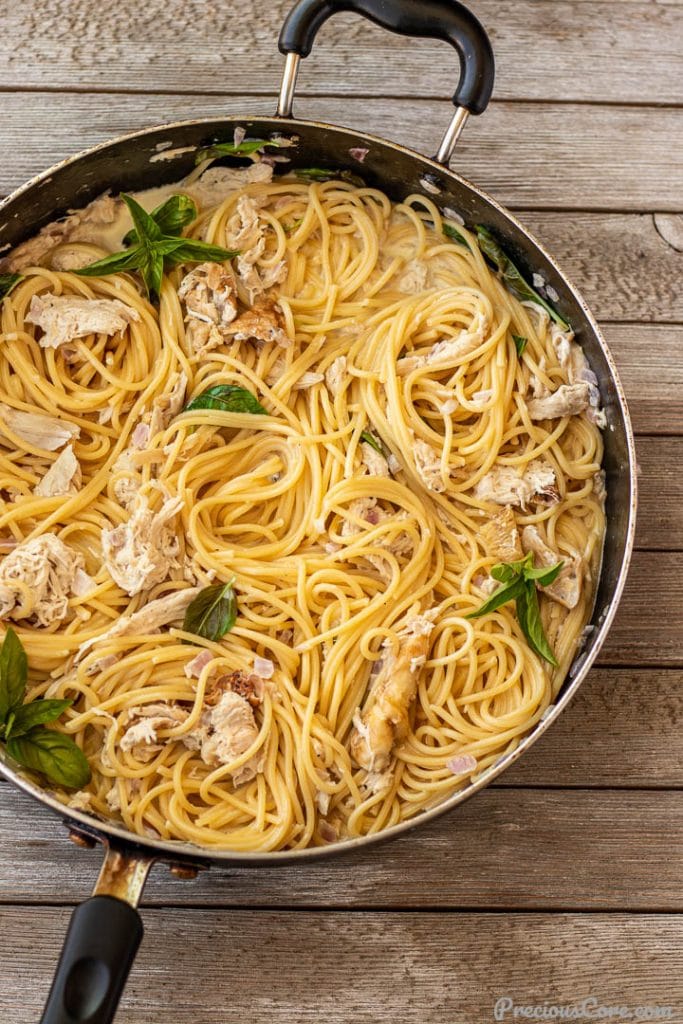 creamy spaghetti in a pan