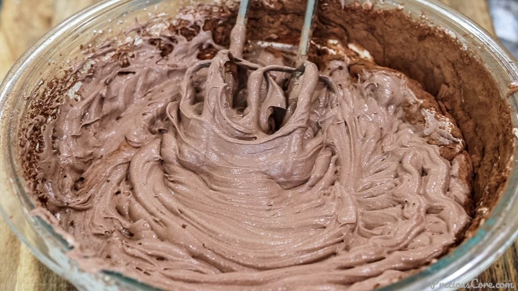 Creamy mixture for no-churn chocolate ice cream