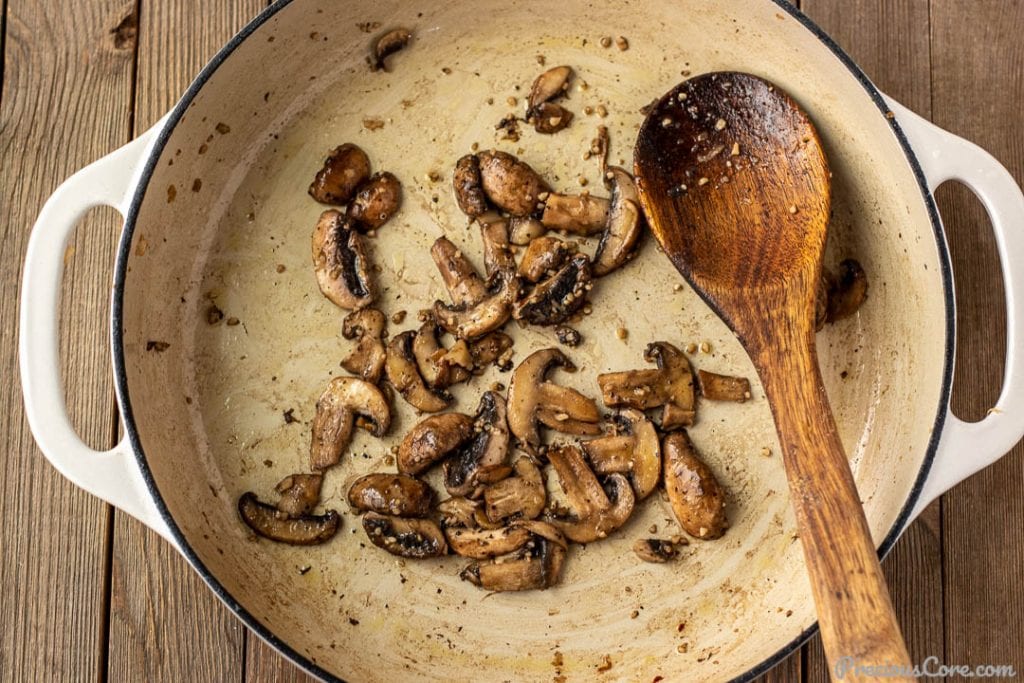 Sauteed mushrooms in pot