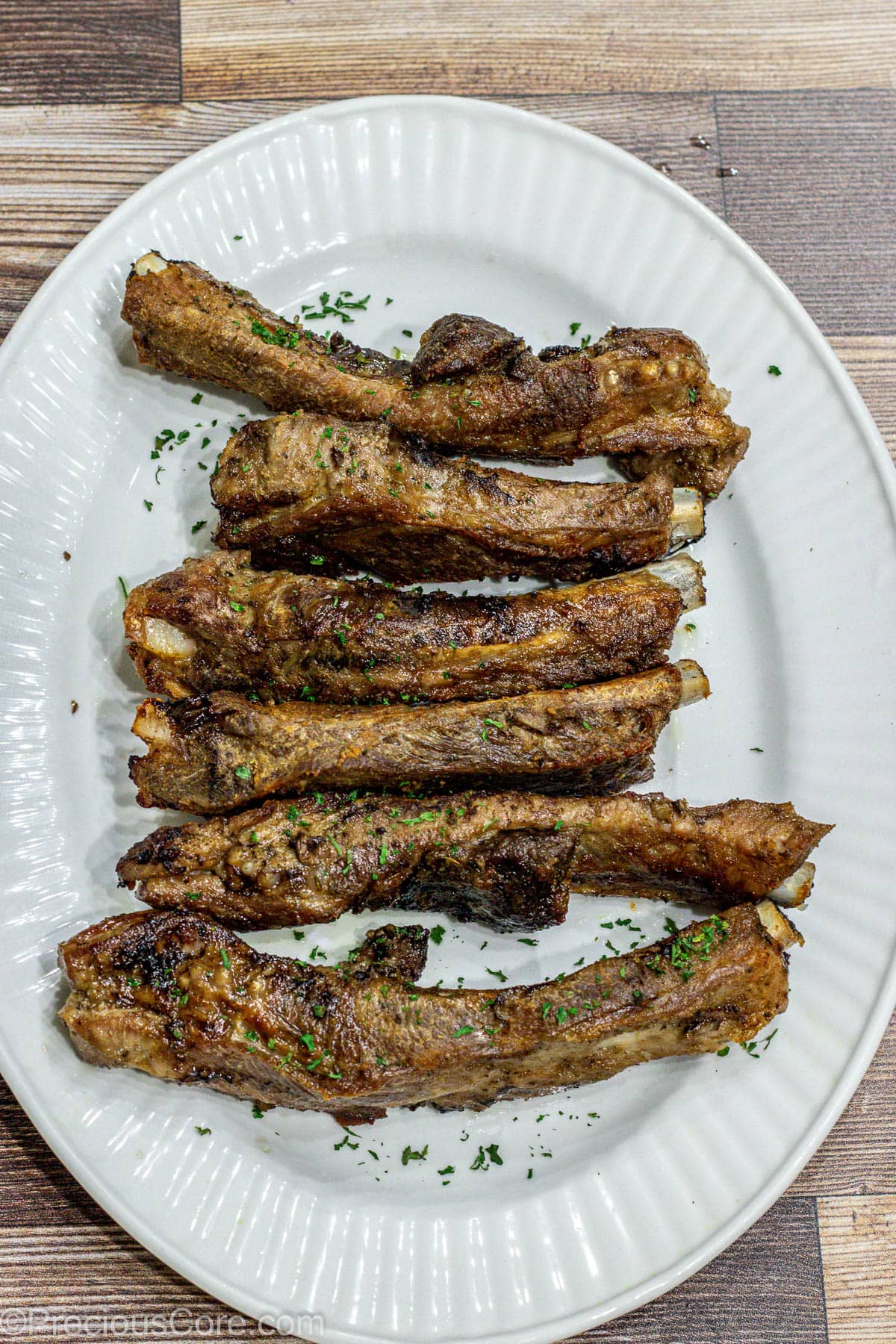 Ribs on a serving tray.