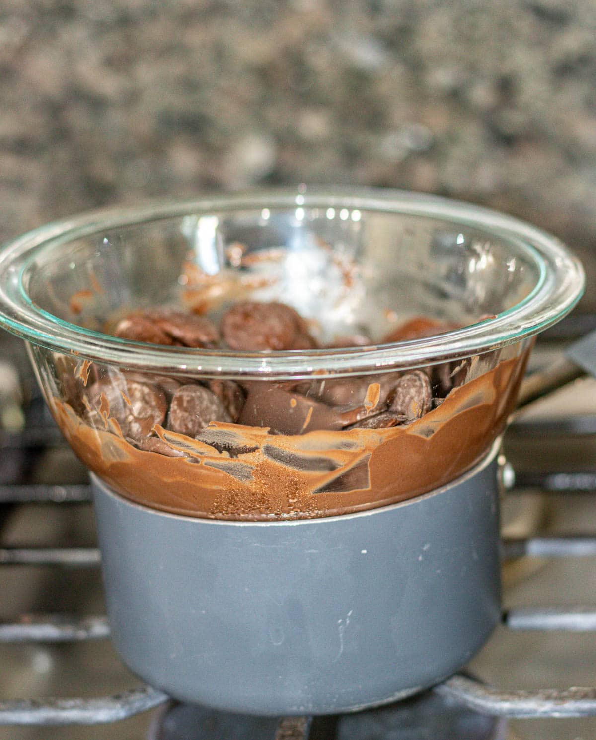 Double boiler: Mixing bowl with chocolate on pot