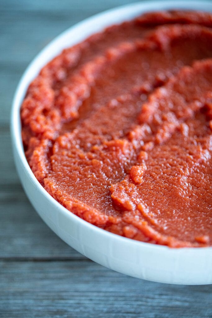Picture showing texture of homemade tomato paste