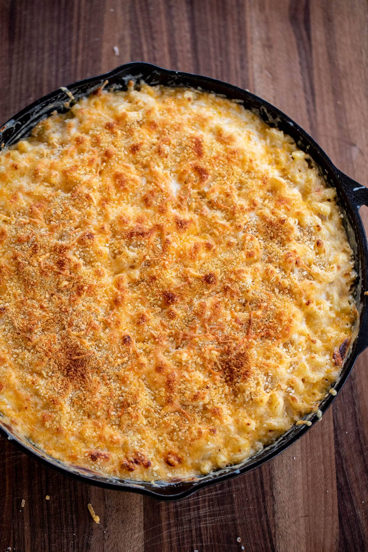 Baked mac and cheese with crunchy topping