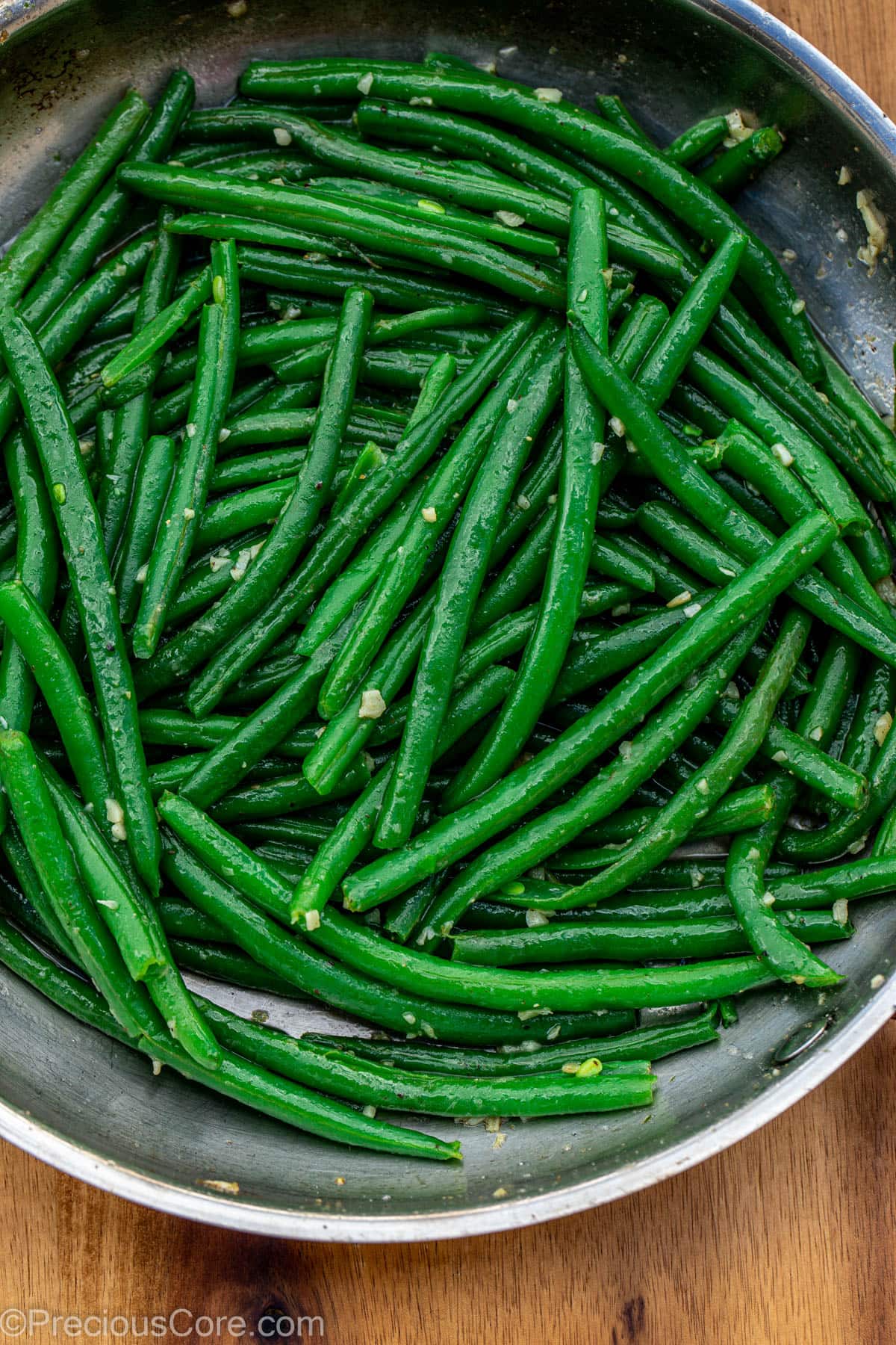 Green beans in skillet with garlic and butter.