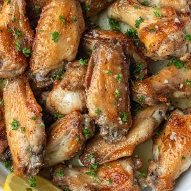 Close up image of chicken wings.