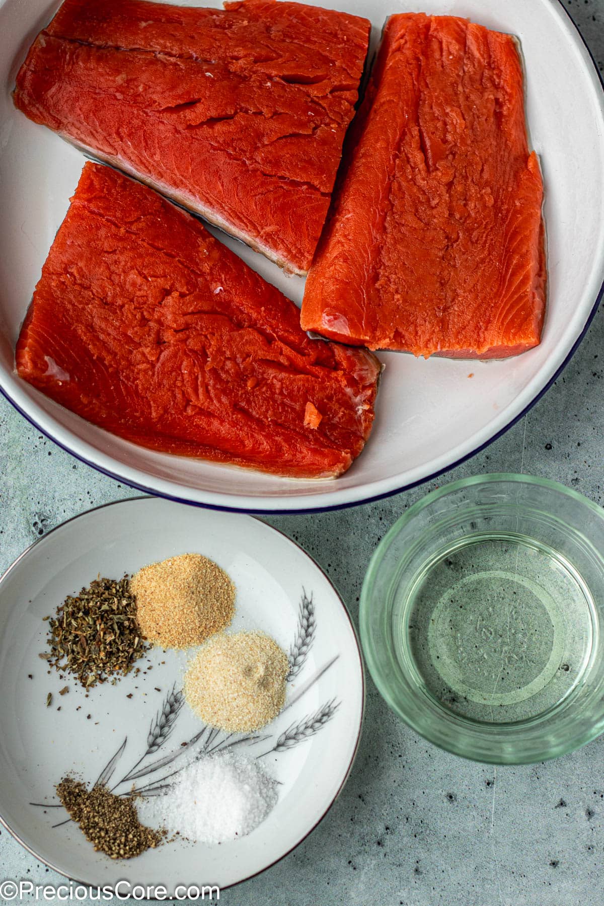 Salmon, oil,. and seasoning.